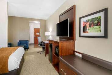 Отель Comfort Suites Hopkinsville Near Fort Campbell