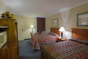 ホテル Days Inn By Wyndham Hinesville Near Fort Stewart, Newly Renovated, Free Hot Breakfast, Restaurant An