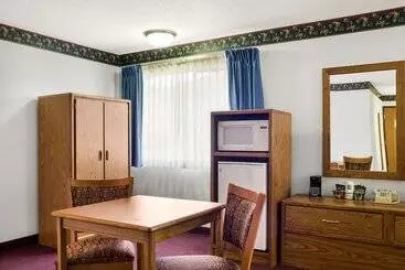 Hotel Everspring Inn & Suites