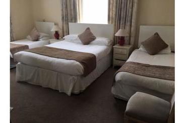 Hotel Runnymede Court