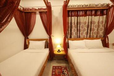 تختخواب و صبحانه Royal Stay Vintage