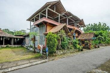 Отель Oyo Homes 90996 Desa Wisata Pulesari