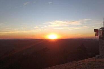 پانسیون Hostal Restaurante Serrania