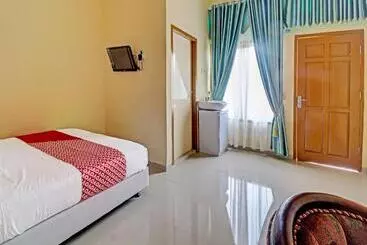 هتل Oyo 90945 Arizon Kost