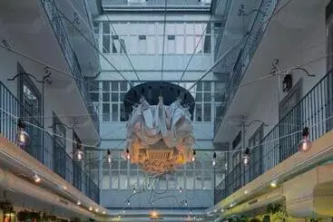 هتل The Leo Grand