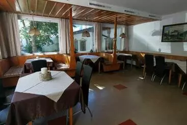 ユースホステル Gasthof Zum Löwen