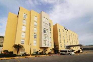בית מלון כפרי City Express By Marriott Tijuana Insurgentes