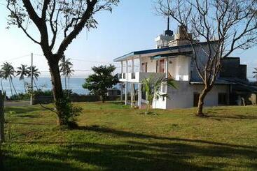 פנסיון Masha Beach Inn