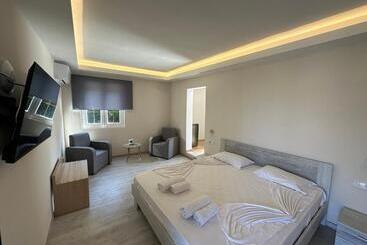 فندق Callisto Beach