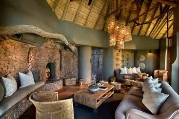Отель Madikwe Safari Lodge
