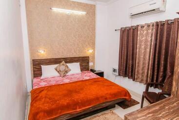 Отель Kanha Inn