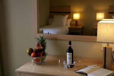 Отель Inishbofin House