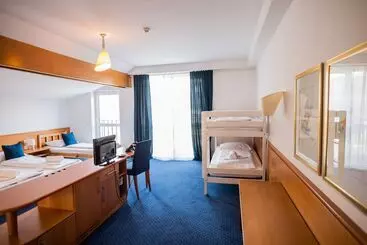 ホテル Maribor Inn