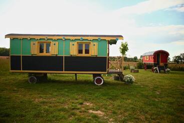 Bed and Breakfast La Roulotte Magic ! Des Grillots