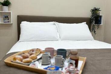 تختخواب و صبحانه Royal Flower