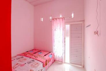 Pansiyon Pinky Guest House Batu