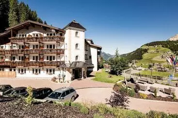 Отель Continental Dolomites