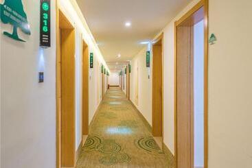 Hotel Greentree Inn Lijiang Old City Dashuiche Branch