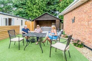 Курорт Andrewshayes Holiday Park