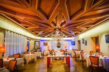 ホテル Restaurant Logis La Palette