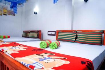 פנסיון Eco Diamond Palace