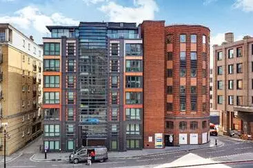 Hotelli Sir John Lyon House Apartments By Squa.re