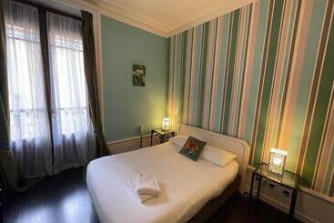 هتل Authentic By Balladins, Hôtel Le Carré D Aix