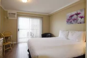 ホテル Tiki Shores Inn & Suites