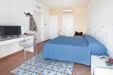 ホテル Albergo  La Vigna