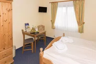 בית מלון כפרי Und Landgasthof Zum Bockshahn