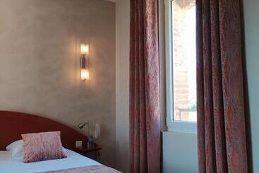 هتل Auberge Du Roua