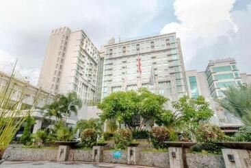 Claro Makassar Hotel & Convention