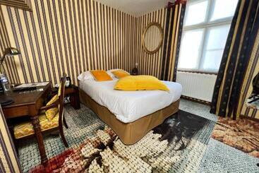 ホテル De La Poste