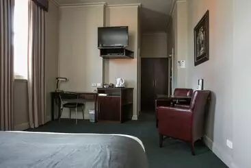 Oscars Hotel And Cafe Bar