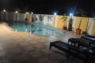 בית מלון כפרי Supreme