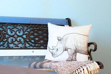 הוסטל Ahoy Surf House