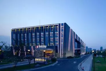 Nanjing Lakehome Hotels And Resorts