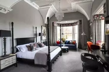 Hotelli The Meadowpark Bar, Kitchen & Rooms