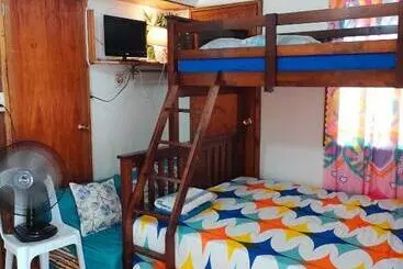 پانسیون Puerto Galera Transient Kubo Guest Place