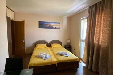 پانسیون Apartments And Rooms Grande Casa