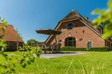 リゾートホテル Luxurious Holiday Farm 8 People