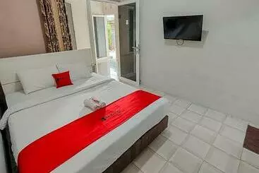 Hotel Reddoorz Near Alun Alun Batu 2