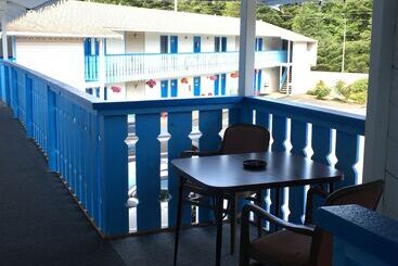 Fuller Lake Chemainus Motel