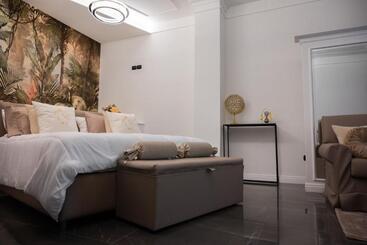 تختخواب و صبحانه Nm Luxury Suites