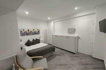 Bed and Breakfast Encantadora Habitación Hojiblanca