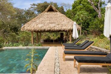 Thea Resort & Retreats Santa Teresa