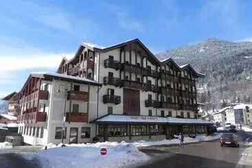 Отель Isolabella Wellness