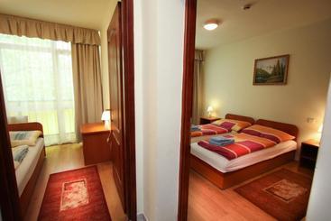 בית מלון כפרי Kiss Family