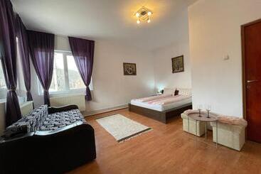 پانسیون House Of Julia