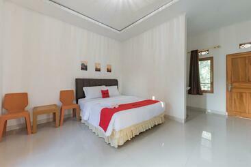 ホテル Reddoorz Near Ciletuh Sukabumi